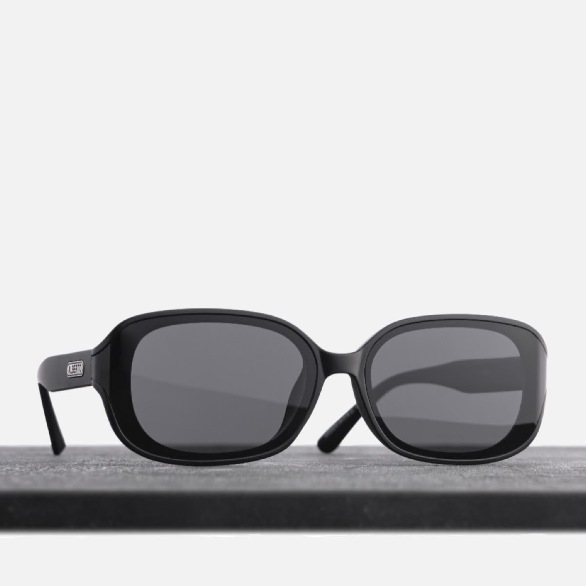 #color_matte black 
