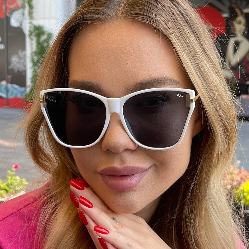 HOLA